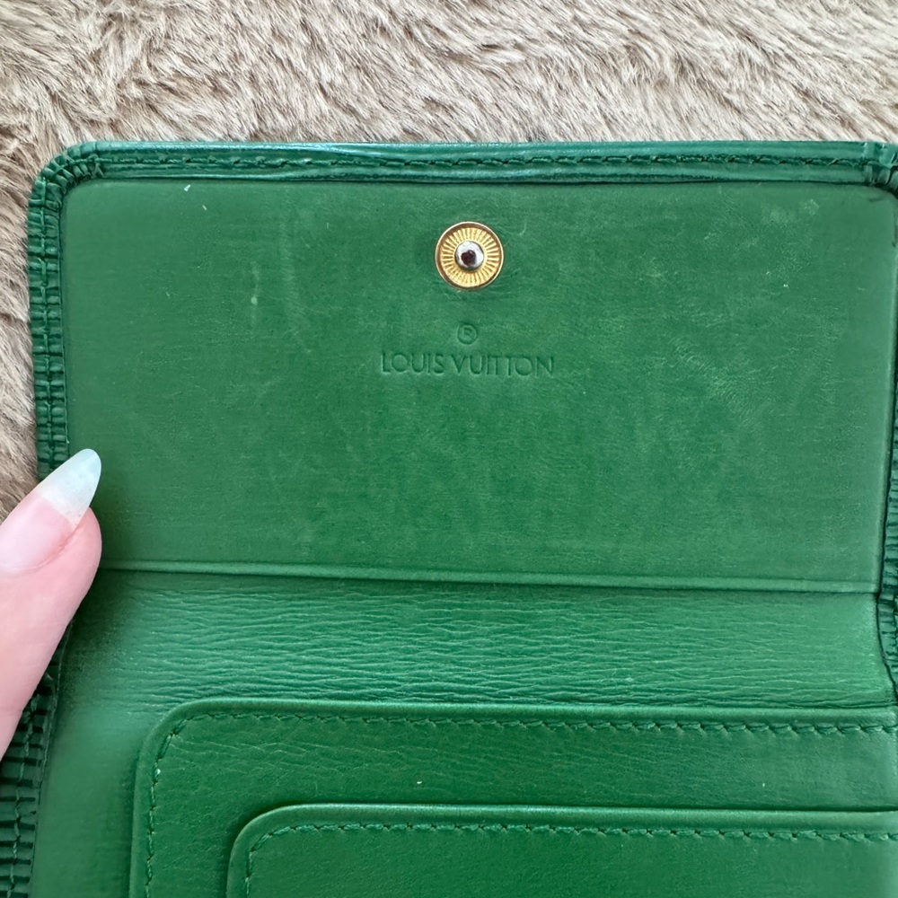 LOUIS VUITTON Green Elise Epi Leather Compact Wallet - Picture 4 of 13